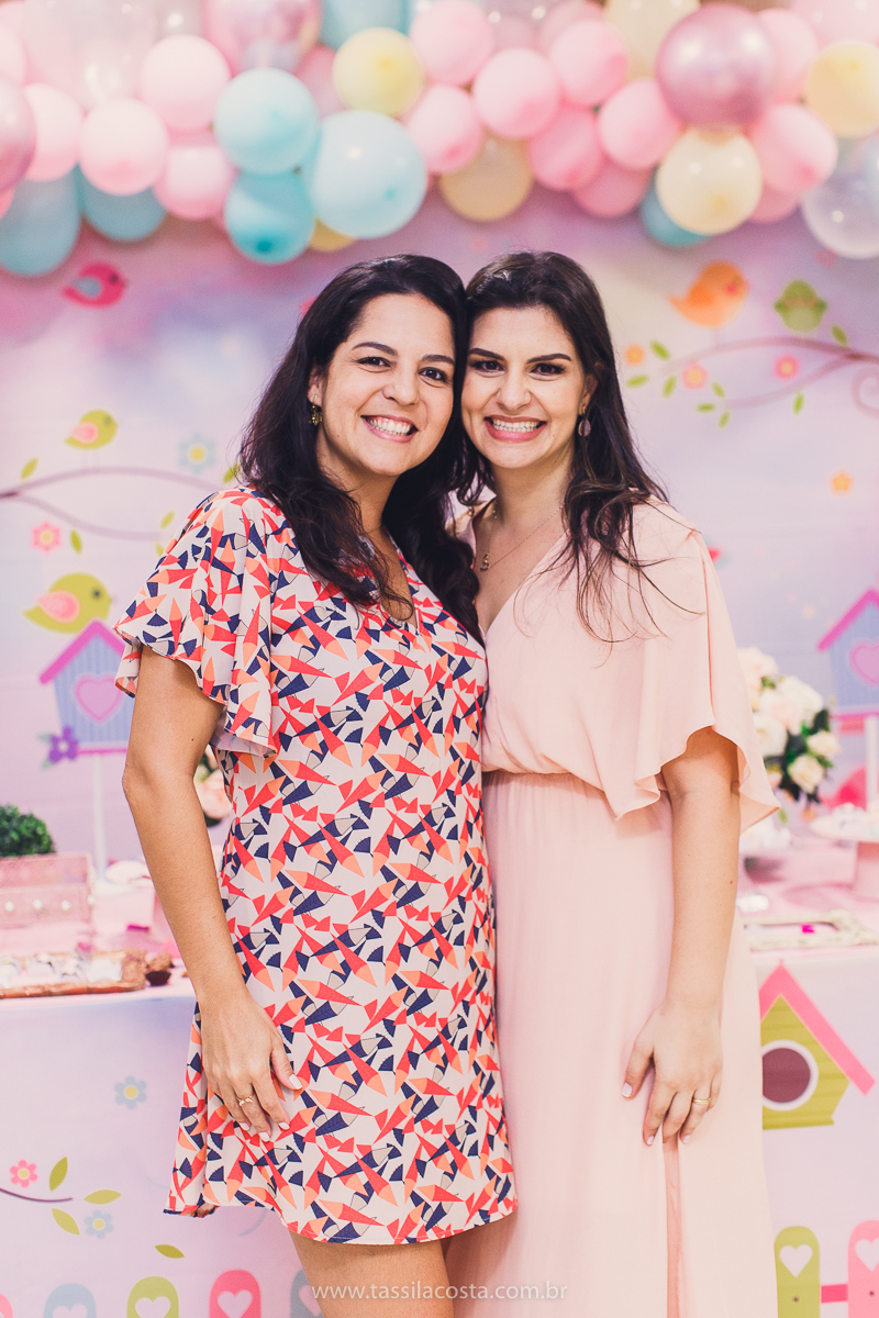 Júlia 1 ano, aniversário de menina em Vitória ES, festa de menina no tema jardim, look rosa para aniversariante de 1 ano, o que vestir no aniversário de 1 ano da minha filha, mãe de 2, tássila costa fotografia, fotos espontâneas no aniversário de 1 ano