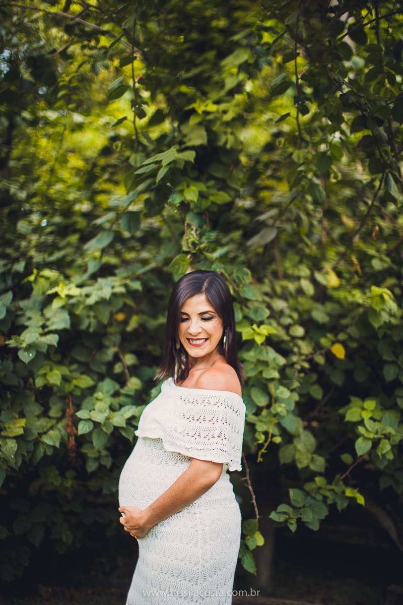 fotos lindas de gestante, feitas no Parque Botânico da Vale, em Vitória ES, tássila costa fotografia, gravidez muito desejada por essa família, fotos de gestante num dia nublado, o que fazer quando chove no meio do ensaio fotográfico, dicas de fotogfafia 