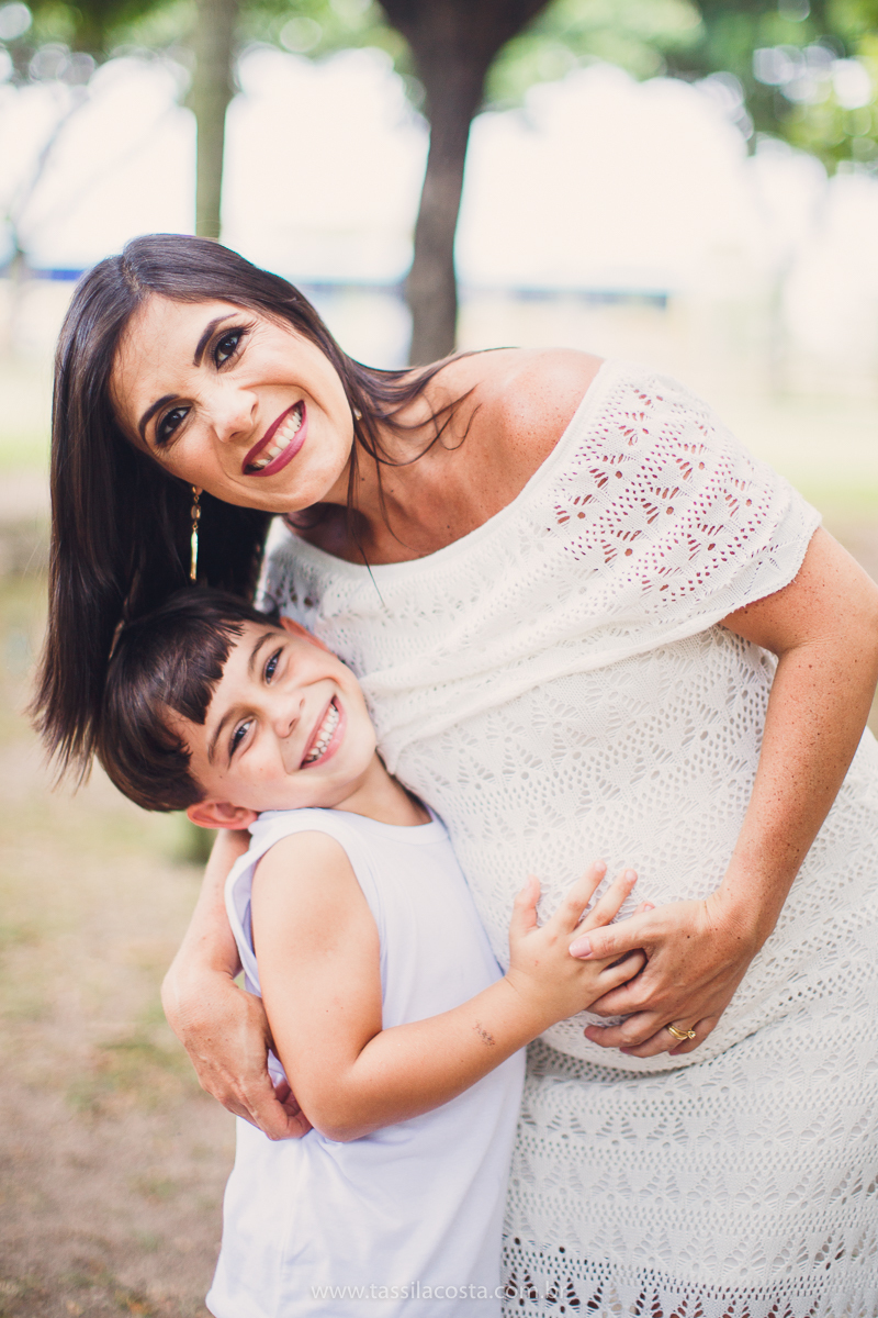 fotos lindas de gestante, feitas no Parque Botânico da Vale, em Vitória ES, tássila costa fotografia, gravidez muito desejada por essa família, fotos de gestante num dia nublado, o que fazer quando chove no meio do ensaio fotográfico, dicas de fotografia 