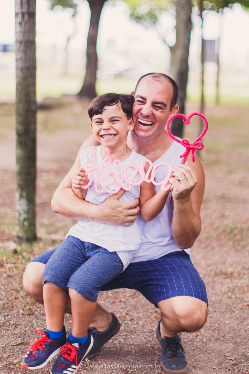 fotos lindas de gestante, feitas no Parque Botânico da Vale, em Vitória ES, tássila costa fotografia, gravidez muito desejada por essa família, fotos de gestante num dia nublado, o que fazer quando chove no meio do ensaio fotográfico, dicas de fotografia 