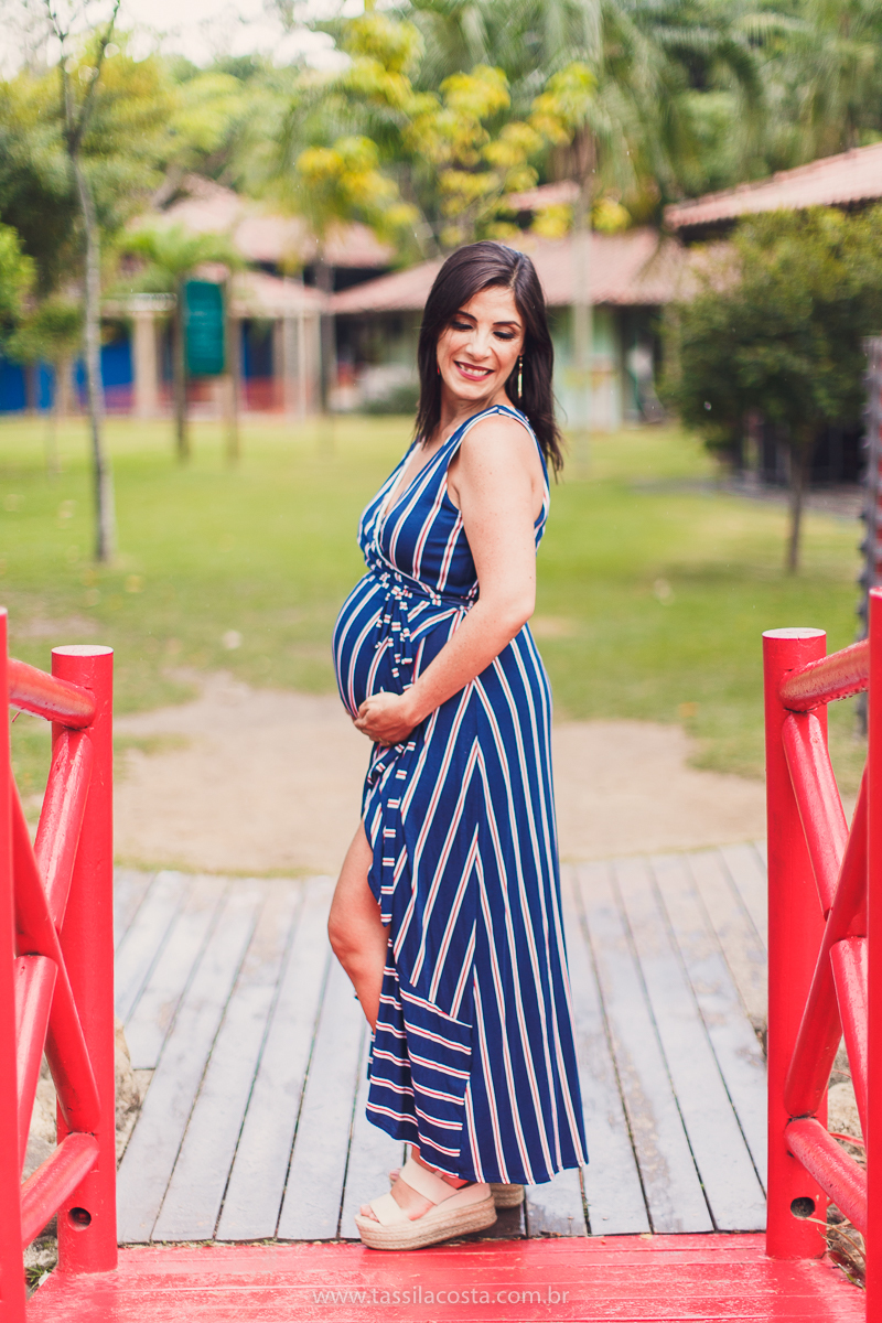 fotos lindas de gestante, feitas no Parque Botânico da Vale, em Vitória ES, tássila costa fotografia, gravidez muito desejada por essa família, fotos de gestante num dia nublado, o que fazer quando chove no meio do ensaio fotográfico, dicas de fotografia 