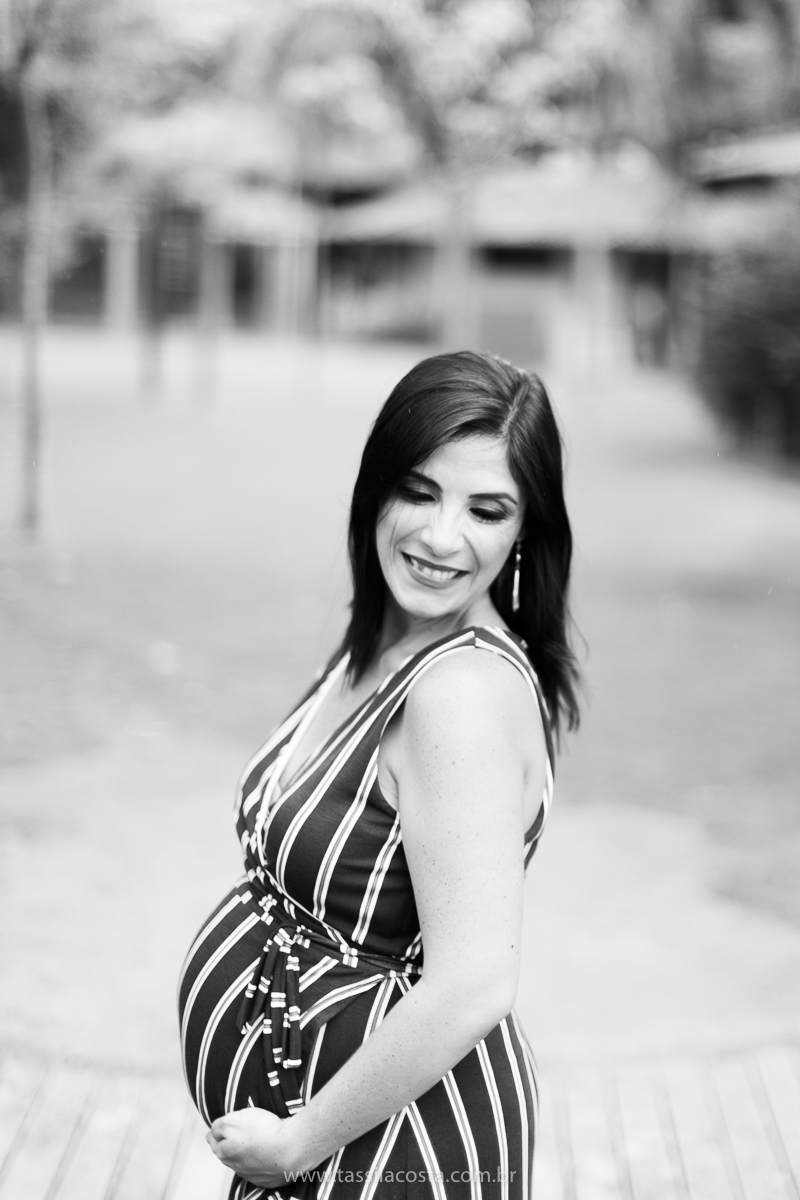 fotos lindas de gestante, feitas no Parque Botânico da Vale, em Vitória ES, tássila costa fotografia, gravidez muito desejada por essa família, fotos de gestante num dia nublado, o que fazer quando chove no meio do ensaio fotográfico, dicas de fotografia 