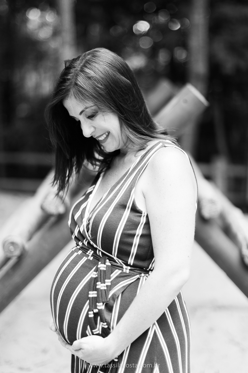 fotos lindas de gestante, feitas no Parque Botânico da Vale, em Vitória ES, tássila costa fotografia, gravidez muito desejada por essa família, fotos de gestante num dia nublado, o que fazer quando chove no meio do ensaio fotográfico, dicas de fotografia 