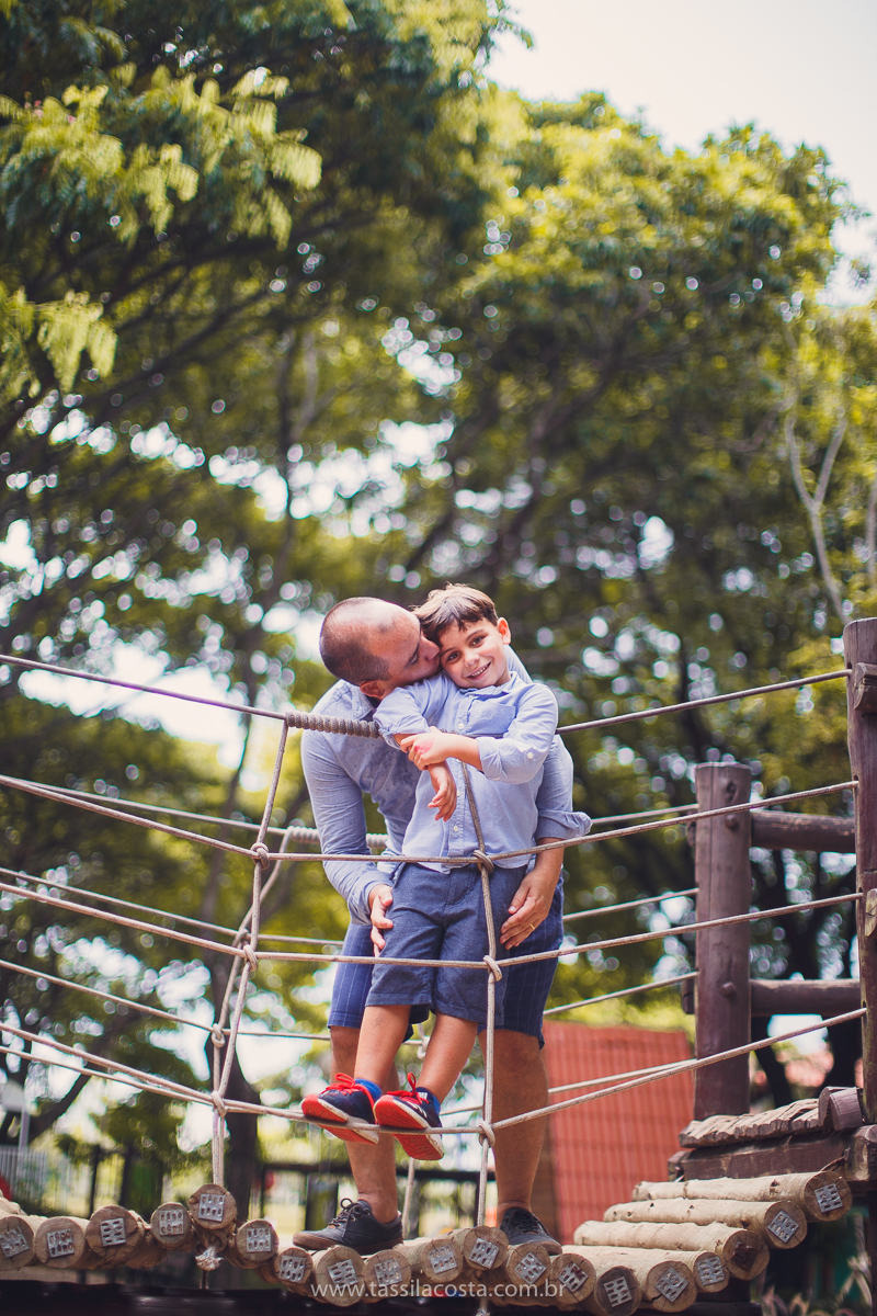 fotos lindas de gestante, feitas no Parque Botânico da Vale, em Vitória ES, tássila costa fotografia, gravidez muito desejada por essa família, fotos de gestante num dia nublado, o que fazer quando chove no meio do ensaio fotográfico, dicas de fotografia 