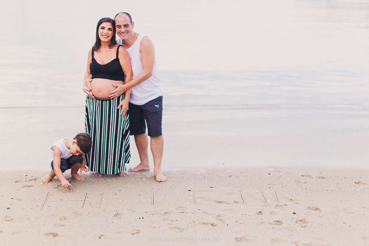 fotos lindas de gestante, feitas no Parque Botânico da Vale, em Vitória ES, tássila costa fotografia, gravidez muito desejada por essa família, fotos de gestante num dia nublado, o que fazer quando chove no meio do ensaio fotográfico, dicas de fotografia 