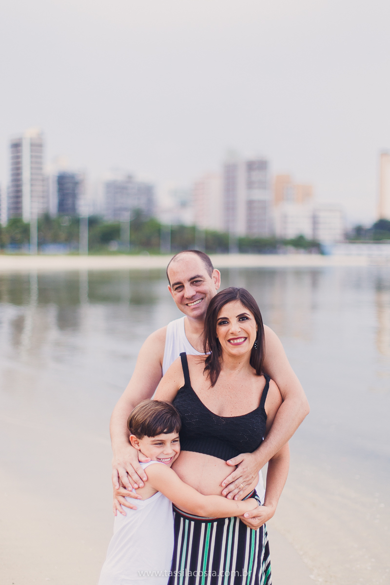 fotos lindas de gestante, feitas no Parque Botânico da Vale, em Vitória ES, tássila costa fotografia, gravidez muito desejada por essa família, fotos de gestante num dia nublado, o que fazer quando chove no meio do ensaio fotográfico, dicas de fotografia 