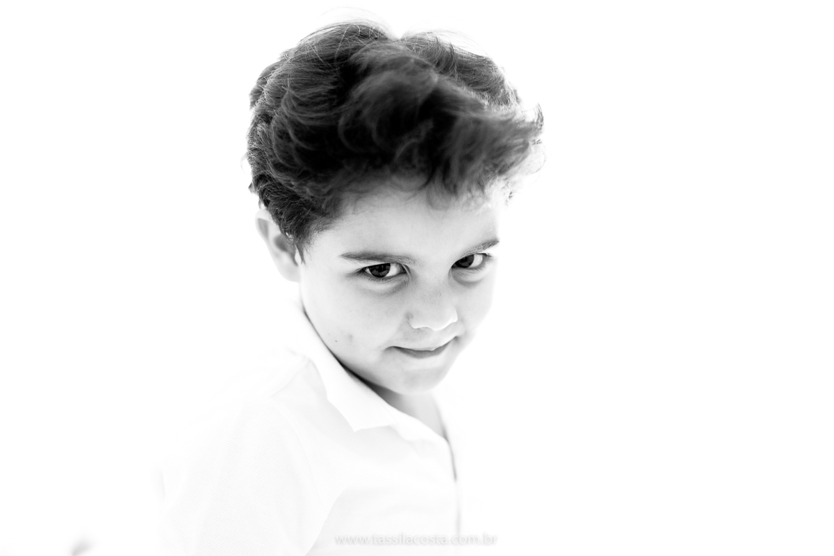 fotos lindas feitas em casa, em Vitória ES, fotógrafa de família, fotos de grávida feitas no quarto, luz linda para fotografar em casa, grávida em Vitória ES, tássila costa fotografia, mãe de dois, looks lindos para vestir no ensaio gestante em casa, foto