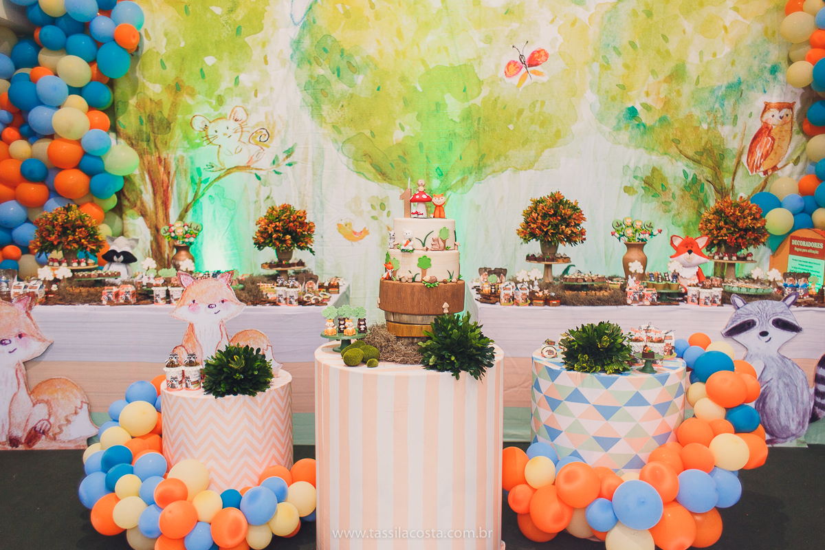 festa com tema super diferente, festa de menino, no cerimonial Ratiboom em Campo Grande, ES, decoração da Giovana da Xic Baloon, decoração no tema Bosque, Bosque do Pedro, fotografia de festa infantil, fotos lindas de aniversário infantil, 1 ano do meu bb