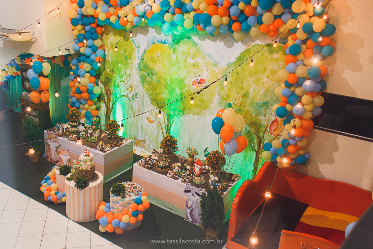 festa com tema super diferente, festa de menino, no cerimonial Ratiboom em Campo Grande, ES, decoração da Giovana da Xic Baloon, decoração no tema Bosque, Bosque do Pedro, fotografia de festa infantil, fotos lindas de aniversário infantil, 1 ano do meu bb