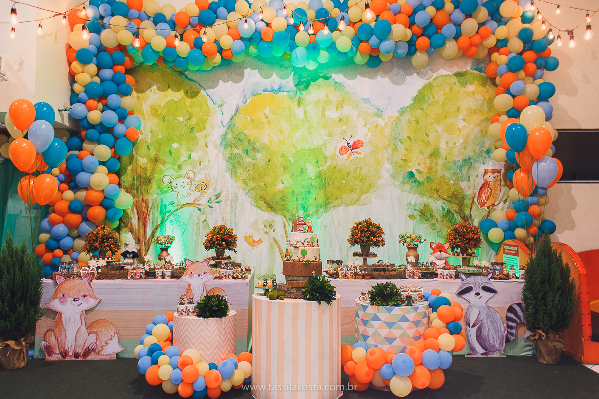 festa com tema super diferente, festa de menino, no cerimonial Ratiboom em Campo Grande, ES, decoração da Giovana da Xic Baloon, decoração no tema Bosque, Bosque do Pedro, fotografia de festa infantil, fotos lindas de aniversário infantil, 1 ano do meu bb