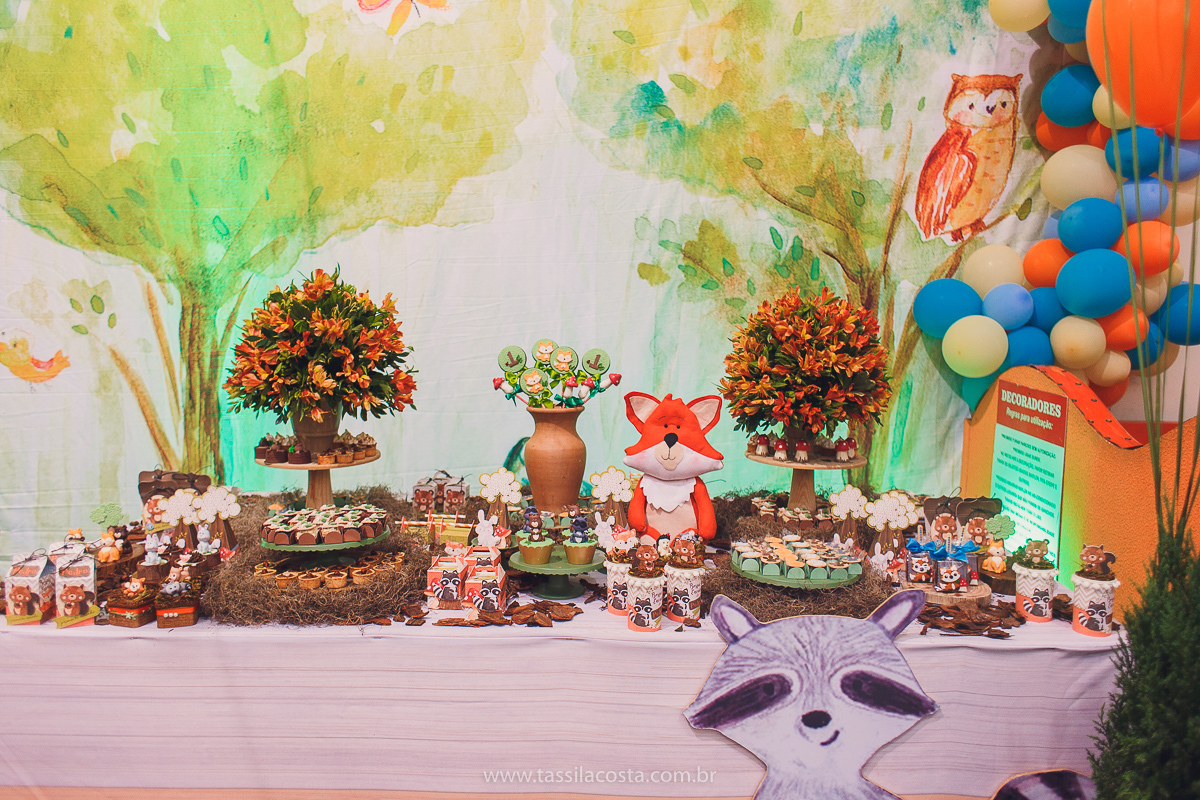 festa com tema super diferente, festa de menino, no cerimonial Ratiboom em Campo Grande, ES, decoração da Giovana da Xic Baloon, decoração no tema Bosque, Bosque do Pedro, fotografia de festa infantil, fotos lindas de aniversário infantil, 1 ano do meu bb