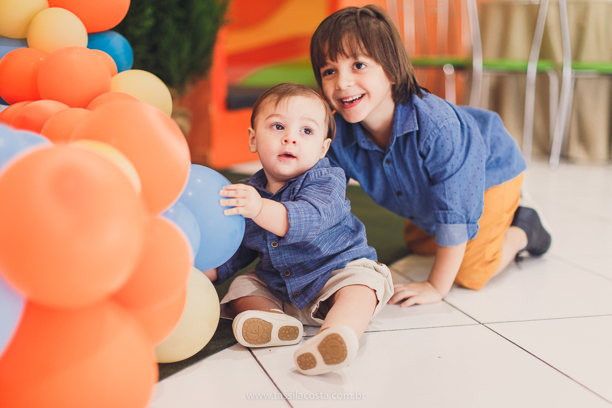 festa com tema super diferente, festa de menino, no cerimonial Ratiboom em Campo Grande, ES, decoração da Giovana da Xic Baloon, decoração no tema Bosque, Bosque do Pedro, fotografia de festa infantil, fotos lindas de aniversário infantil, 1 ano do meu bb