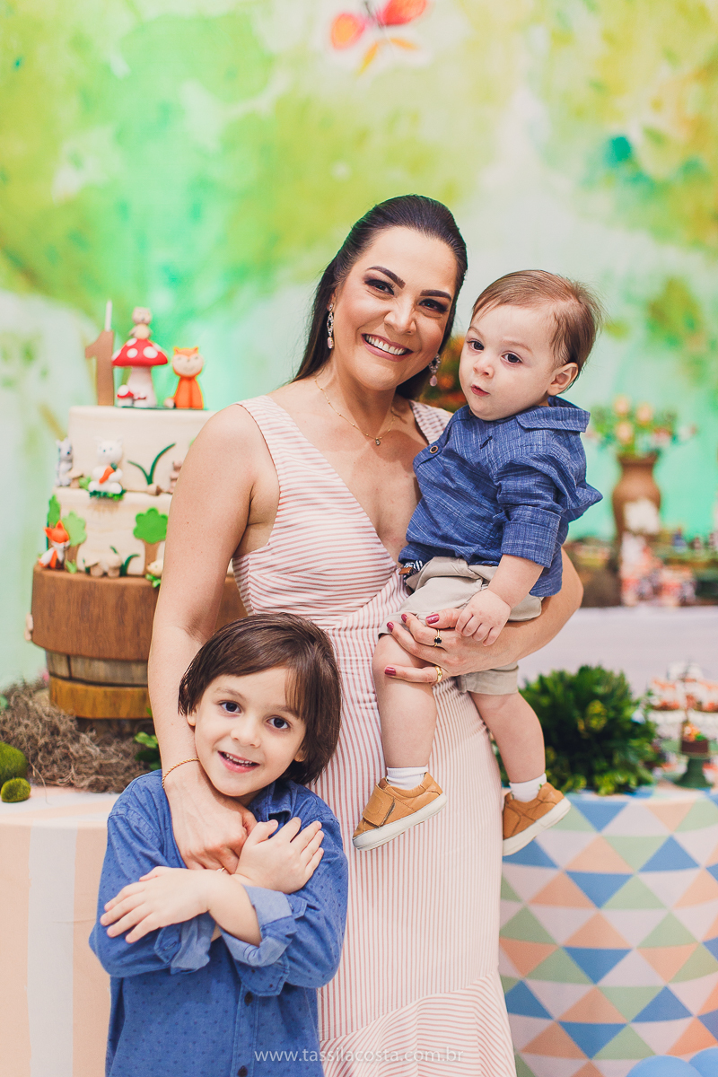festa com tema super diferente, festa de menino, no cerimonial Ratiboom em Campo Grande, ES, decoração da Giovana da Xic Baloon, decoração no tema Bosque, Bosque do Pedro, fotografia de festa infantil, fotos lindas de aniversário infantil, 1 ano do meu bb