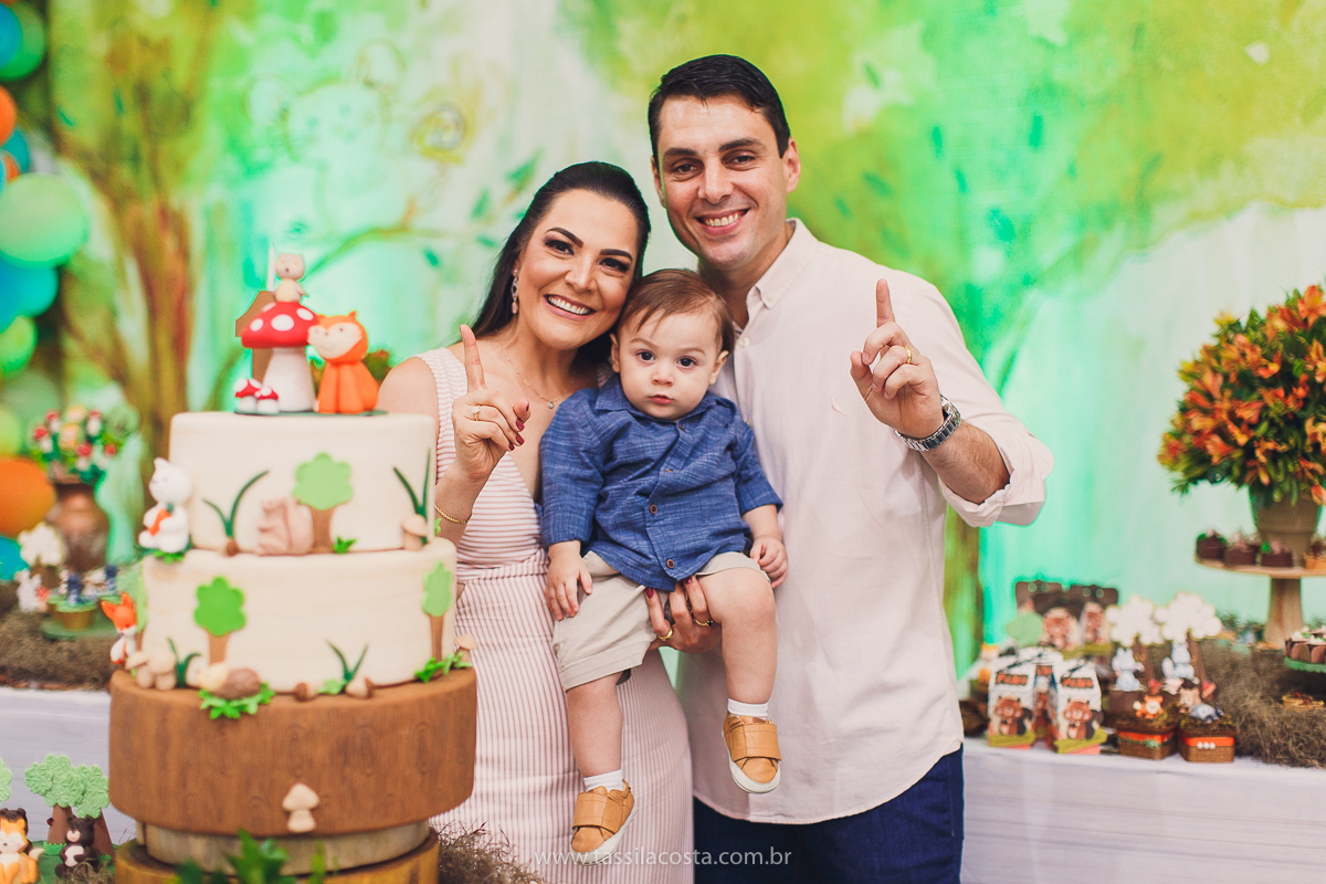festa com tema super diferente, festa de menino, no cerimonial Ratiboom em Campo Grande, ES, decoração da Giovana da Xic Baloon, decoração no tema Bosque, Bosque do Pedro, fotografia de festa infantil, fotos lindas de aniversário infantil, 1 ano do meu bb