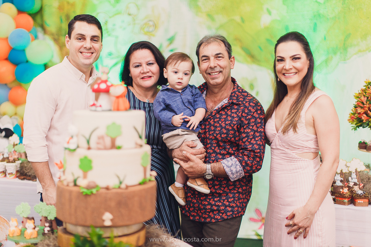 festa com tema super diferente, festa de menino, no cerimonial Ratiboom em Campo Grande, ES, decoração da Giovana da Xic Baloon, decoração no tema Bosque, Bosque do Pedro, fotografia de festa infantil, fotos lindas de aniversário infantil, 1 ano do meu bb