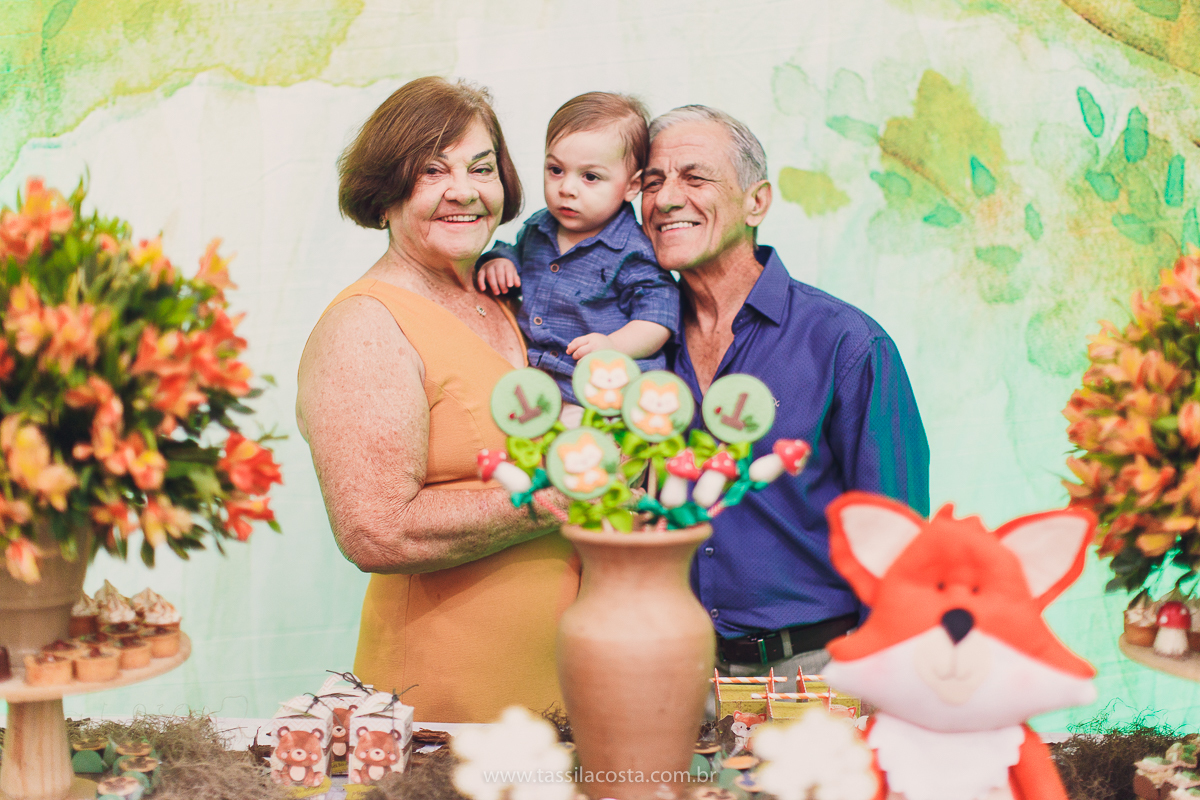 festa com tema super diferente, festa de menino, no cerimonial Ratiboom em Campo Grande, ES, decoração da Giovana da Xic Baloon, decoração no tema Bosque, Bosque do Pedro, fotografia de festa infantil, fotos lindas de aniversário infantil, 1 ano do meu bb
