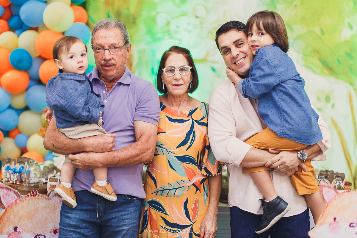 festa com tema super diferente, festa de menino, no cerimonial Ratiboom em Campo Grande, ES, decoração da Giovana da Xic Baloon, decoração no tema Bosque, Bosque do Pedro, fotografia de festa infantil, fotos lindas de aniversário infantil, 1 ano do meu bb