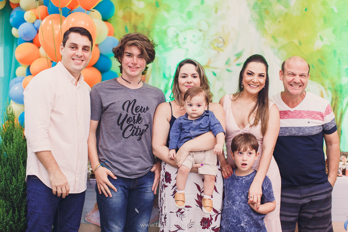 festa com tema super diferente, festa de menino, no cerimonial Ratiboom em Campo Grande, ES, decoração da Giovana da Xic Baloon, decoração no tema Bosque, Bosque do Pedro, fotografia de festa infantil, fotos lindas de aniversário infantil, 1 ano do meu bb