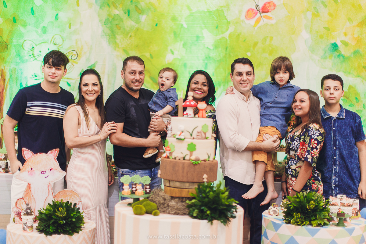 festa com tema super diferente, festa de menino, no cerimonial Ratiboom em Campo Grande, ES, decoração da Giovana da Xic Baloon, decoração no tema Bosque, Bosque do Pedro, fotografia de festa infantil, fotos lindas de aniversário infantil, 1 ano do meu bb