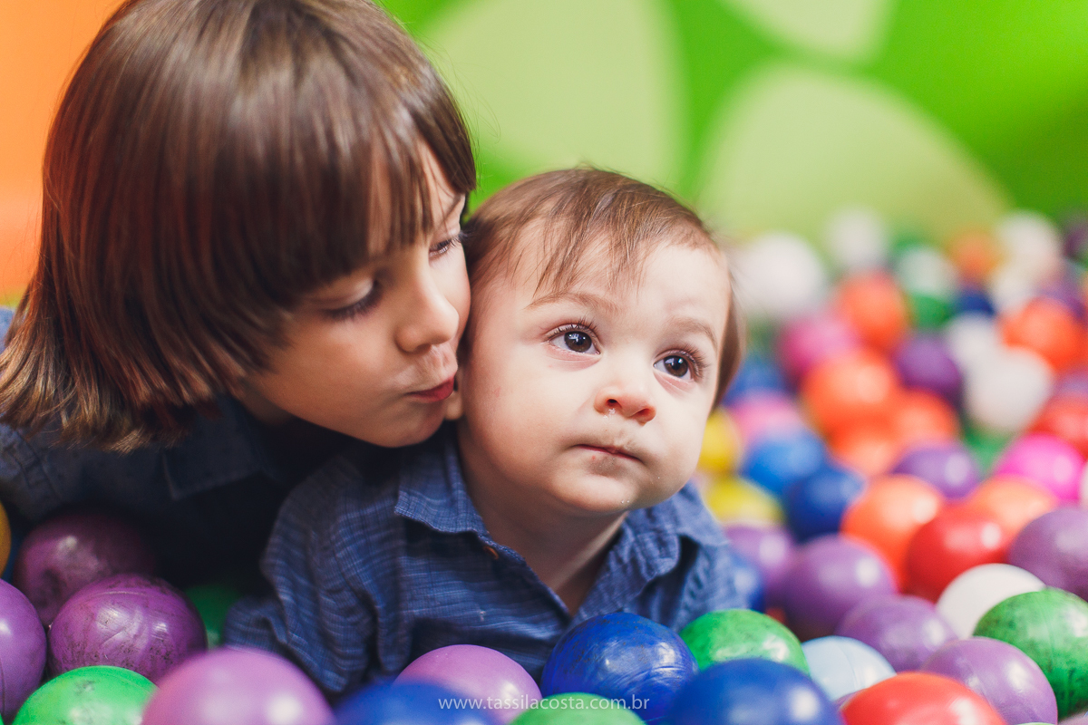 festa com tema super diferente, festa de menino, no cerimonial Ratiboom em Campo Grande, ES, decoração da Giovana da Xic Baloon, decoração no tema Bosque, Bosque do Pedro, fotografia de festa infantil, fotos lindas de aniversário infantil, 1 ano do meu bb