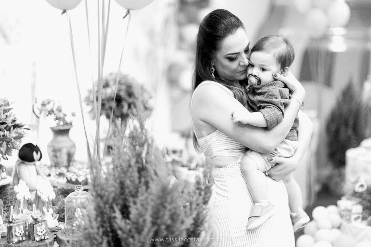 festa com tema super diferente, festa de menino, no cerimonial Ratiboom em Campo Grande, ES, decoração da Giovana da Xic Baloon, decoração no tema Bosque, Bosque do Pedro, fotografia de festa infantil, fotos lindas de aniversário infantil, 1 ano do meu bb