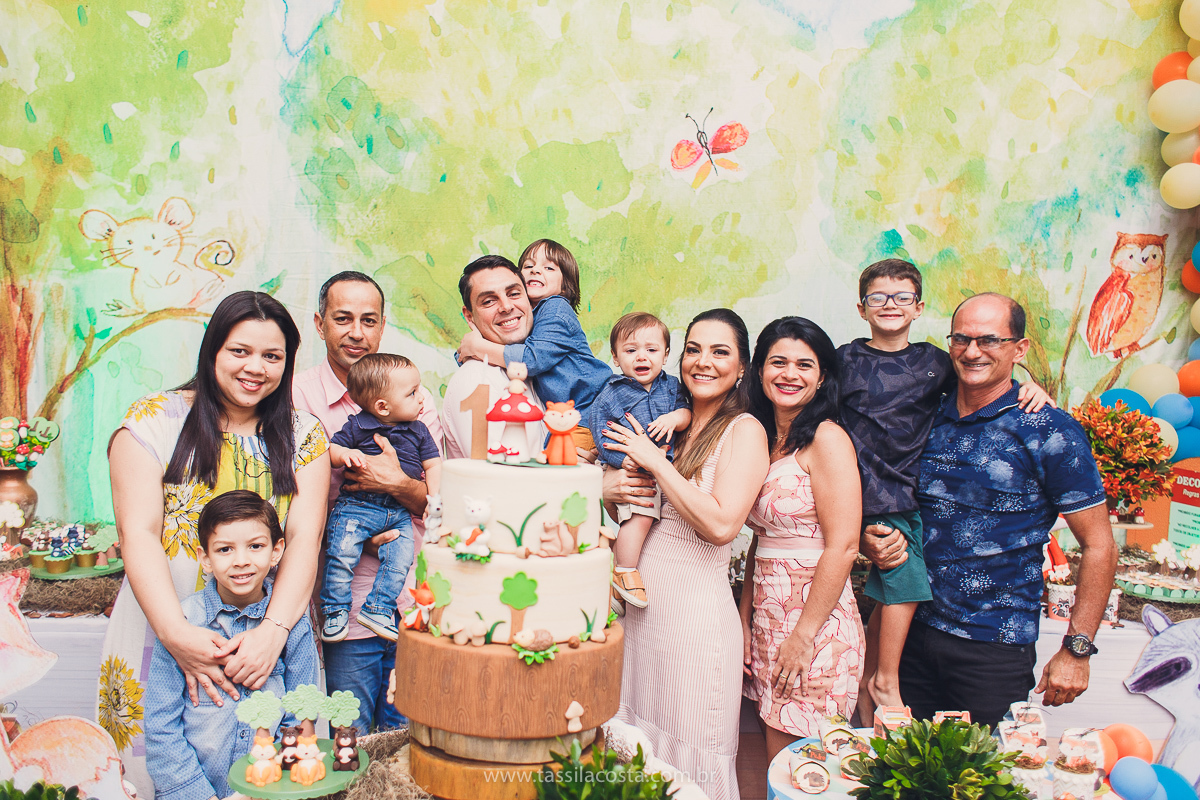 festa com tema super diferente, festa de menino, no cerimonial Ratiboom em Campo Grande, ES, decoração da Giovana da Xic Baloon, decoração no tema Bosque, Bosque do Pedro, fotografia de festa infantil, fotos lindas de aniversário infantil, 1 ano do meu bb