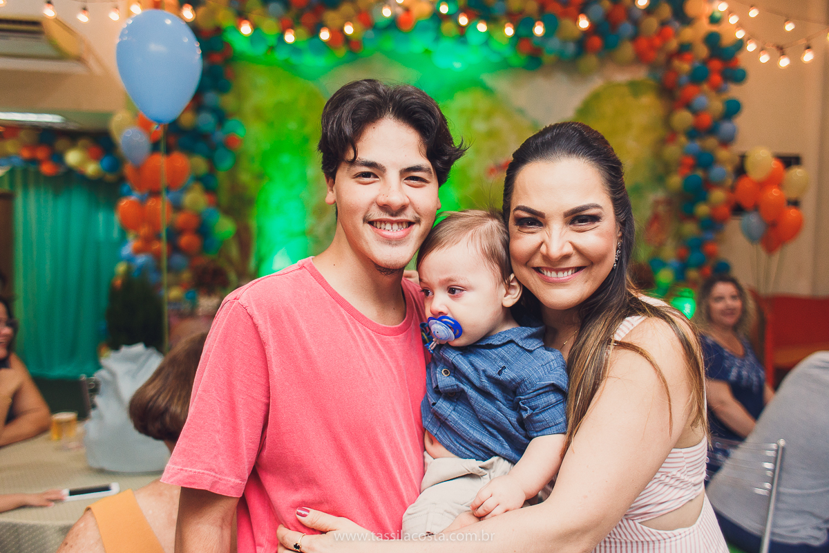 festa com tema super diferente, festa de menino, no cerimonial Ratiboom em Campo Grande, ES, decoração da Giovana da Xic Baloon, decoração no tema Bosque, Bosque do Pedro, fotografia de festa infantil, fotos lindas de aniversário infantil, 1 ano do meu bb