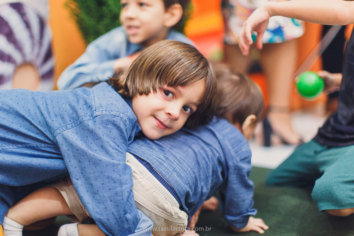 festa com tema super diferente, festa de menino, no cerimonial Ratiboom em Campo Grande, ES, decoração da Giovana da Xic Baloon, decoração no tema Bosque, Bosque do Pedro, fotografia de festa infantil, fotos lindas de aniversário infantil, 1 ano do meu bb