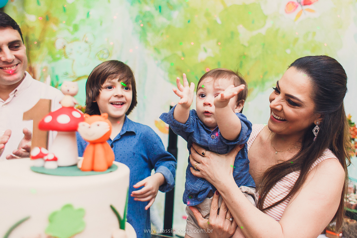 festa com tema super diferente, festa de menino, no cerimonial Ratiboom em Campo Grande, ES, decoração da Giovana da Xic Baloon, decoração no tema Bosque, Bosque do Pedro, fotografia de festa infantil, fotos lindas de aniversário infantil, 1 ano do meu bb
