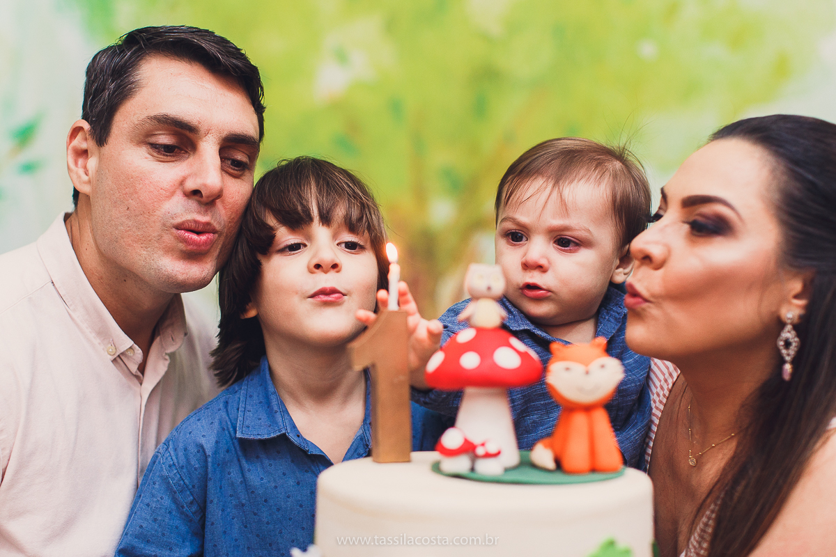festa com tema super diferente, festa de menino, no cerimonial Ratiboom em Campo Grande, ES, decoração da Giovana da Xic Baloon, decoração no tema Bosque, Bosque do Pedro, fotografia de festa infantil, fotos lindas de aniversário infantil, 1 ano do meu bb