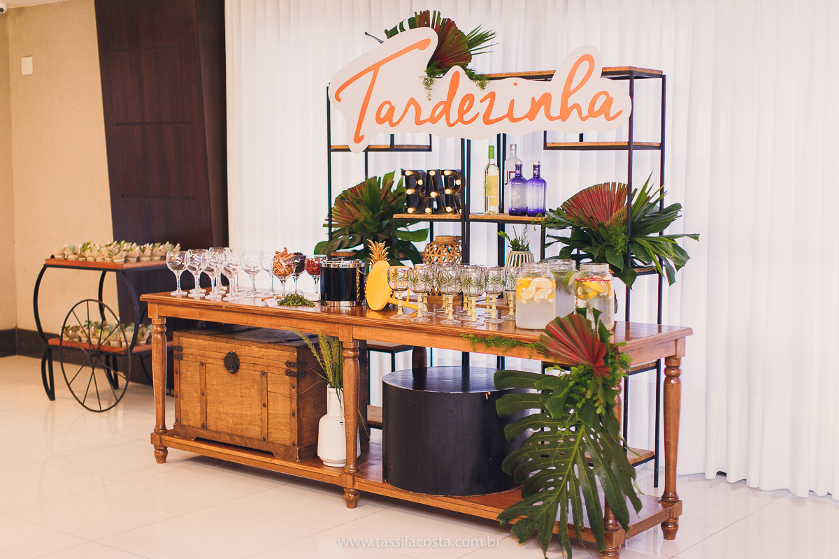 decoração linda de chá bar, Dayane e Higgor, decoração de chá bar by Tais Vaz, fotografia de chá bar by Tássila Costa, chá bar inspirado na balada Tardezinha do Thiaguinho, vestido lindo para usar no chá bar, chá bar em Vitória ES, noivos lindos em ViX