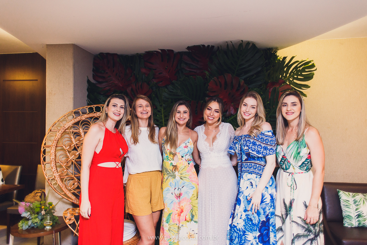 decoração linda de chá bar, Dayane e Higgor, decoração de chá bar by Tais Vaz, fotografia de chá bar by Tássila Costa, chá bar inspirado na balada Tardezinha do Thiaguinho, vestido lindo para usar no chá bar, chá bar em Vitória ES, noivos lindos em ViX