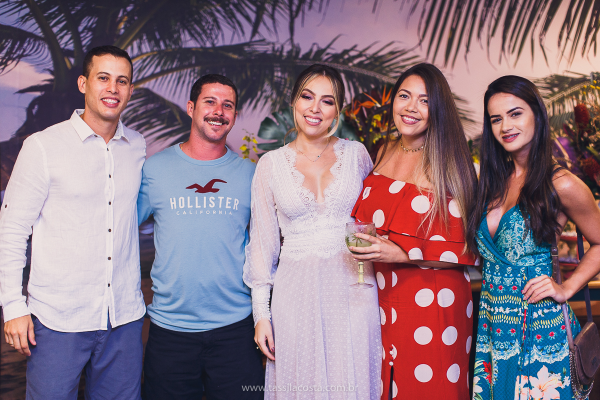 decoração linda de chá bar, Dayane e Higgor, decoração de chá bar by Tais Vaz, fotografia de chá bar by Tássila Costa, chá bar inspirado na balada Tardezinha do Thiaguinho, vestido lindo para usar no chá bar, chá bar em Vitória ES, noivos lindos em ViX