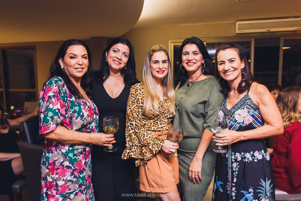 decoração linda de chá bar, Dayane e Higgor, decoração de chá bar by Tais Vaz, fotografia de chá bar by Tássila Costa, chá bar inspirado na balada Tardezinha do Thiaguinho, vestido lindo para usar no chá bar, chá bar em Vitória ES, noivos lindos em ViX