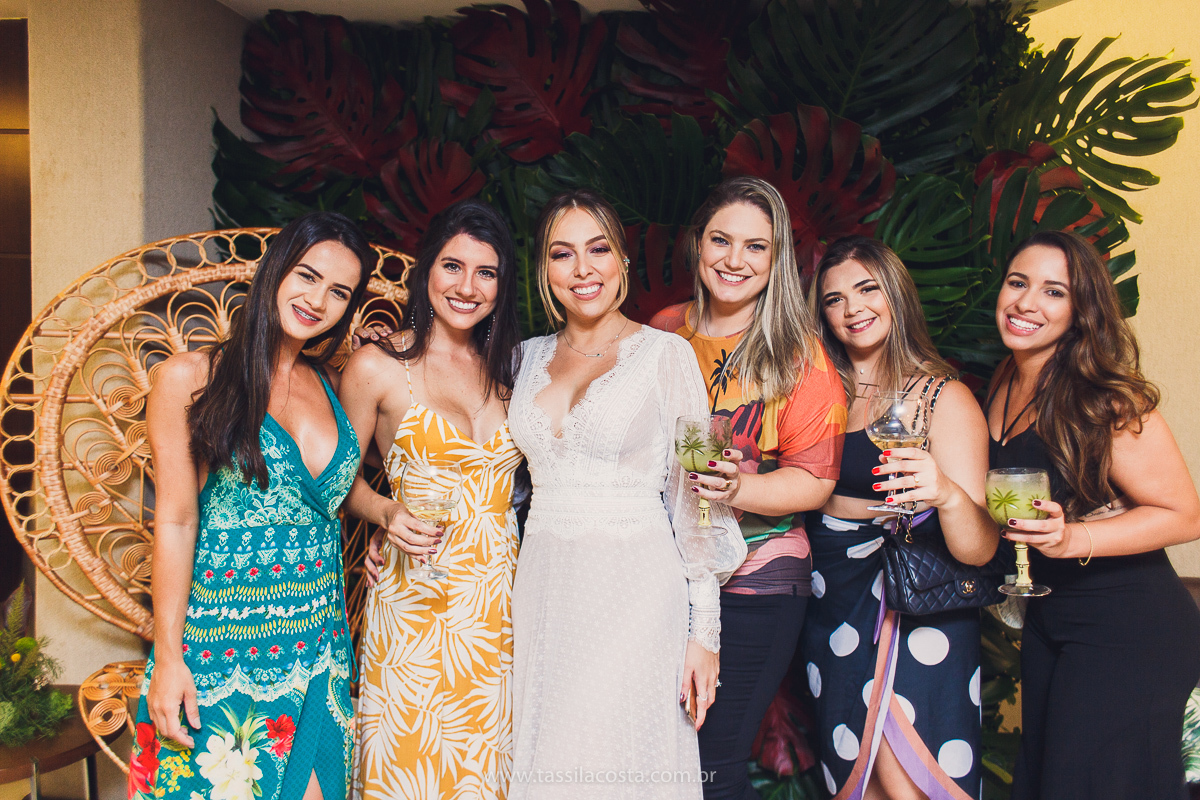 decoração linda de chá bar, Dayane e Higgor, decoração de chá bar by Tais Vaz, fotografia de chá bar by Tássila Costa, chá bar inspirado na balada Tardezinha do Thiaguinho, vestido lindo para usar no chá bar, chá bar em Vitória ES, noivos lindos decem ViX