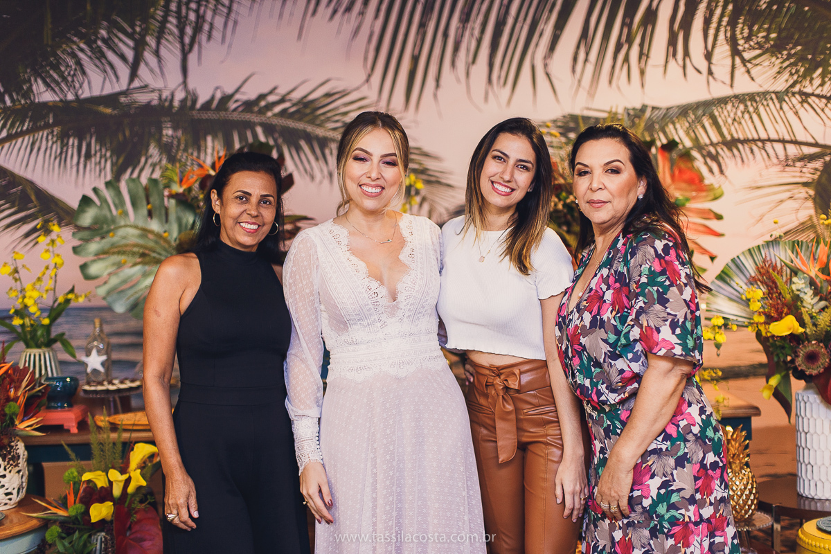 decoração linda de chá bar, Dayane e Higgor, decoração de chá bar by Tais Vaz, fotografia de chá bar by Tássila Costa, chá bar inspirado na balada Tardezinha do Thiaguinho, vestido lindo para usar no chá bar, chá bar em Vitória ES, noivos lindos em ViX