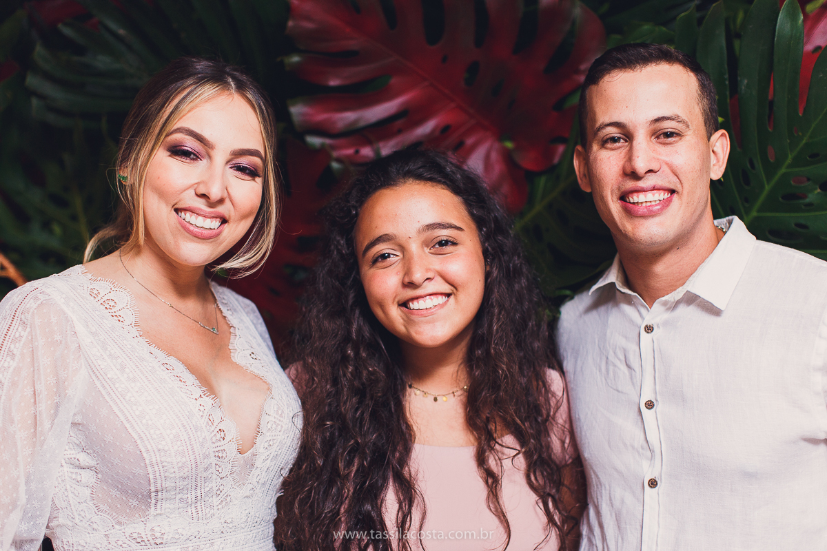 decoração linda de chá bar, Dayane e Higgor, decoração de chá bar by Tais Vaz, fotografia de chá bar by Tássila Costa, chá bar inspirado na balada Tardezinha do Thiaguinho, vestido lindo para usar no chá bar, chá bar em Vitória ES, noivos lindos em ViX