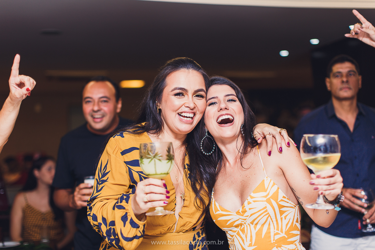 decoração linda de chá bar, Dayane e Higgor, decoração de chá bar by Tais Vaz, fotografia de chá bar by Tássila Costa, chá bar inspirado na balada Tardezinha do Thiaguinho, vestido lindo para usar no chá bar, chá bar em Vitória ES, noivos lindos em ViX