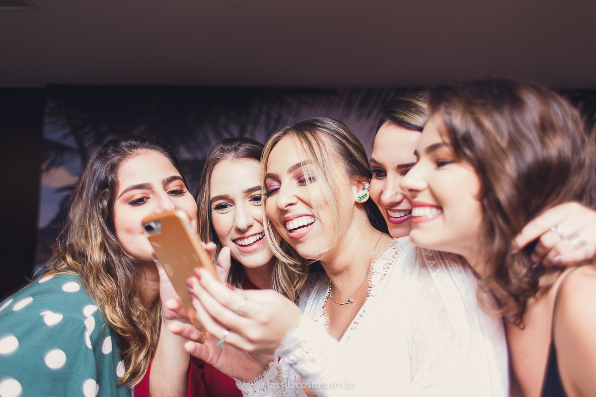 decoração linda de chá bar, Dayane e Higgor, decoração de chá bar by Tais Vaz, fotografia de chá bar by Tássila Costa, chá bar inspirado na balada Tardezinha do Thiaguinho, vestido lindo para usar no chá bar, chá bar em Vitória ES, noivos lindos em ViX