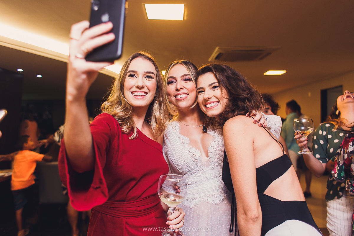 decoração linda de chá bar, Dayane e Higgor, decoração de chá bar by Tais Vaz, fotografia de chá bar by Tássila Costa, chá bar inspirado na balada Tardezinha do Thiaguinho, vestido lindo para usar no chá bar, chá bar em Vitória ES, noivos lindos em ViX