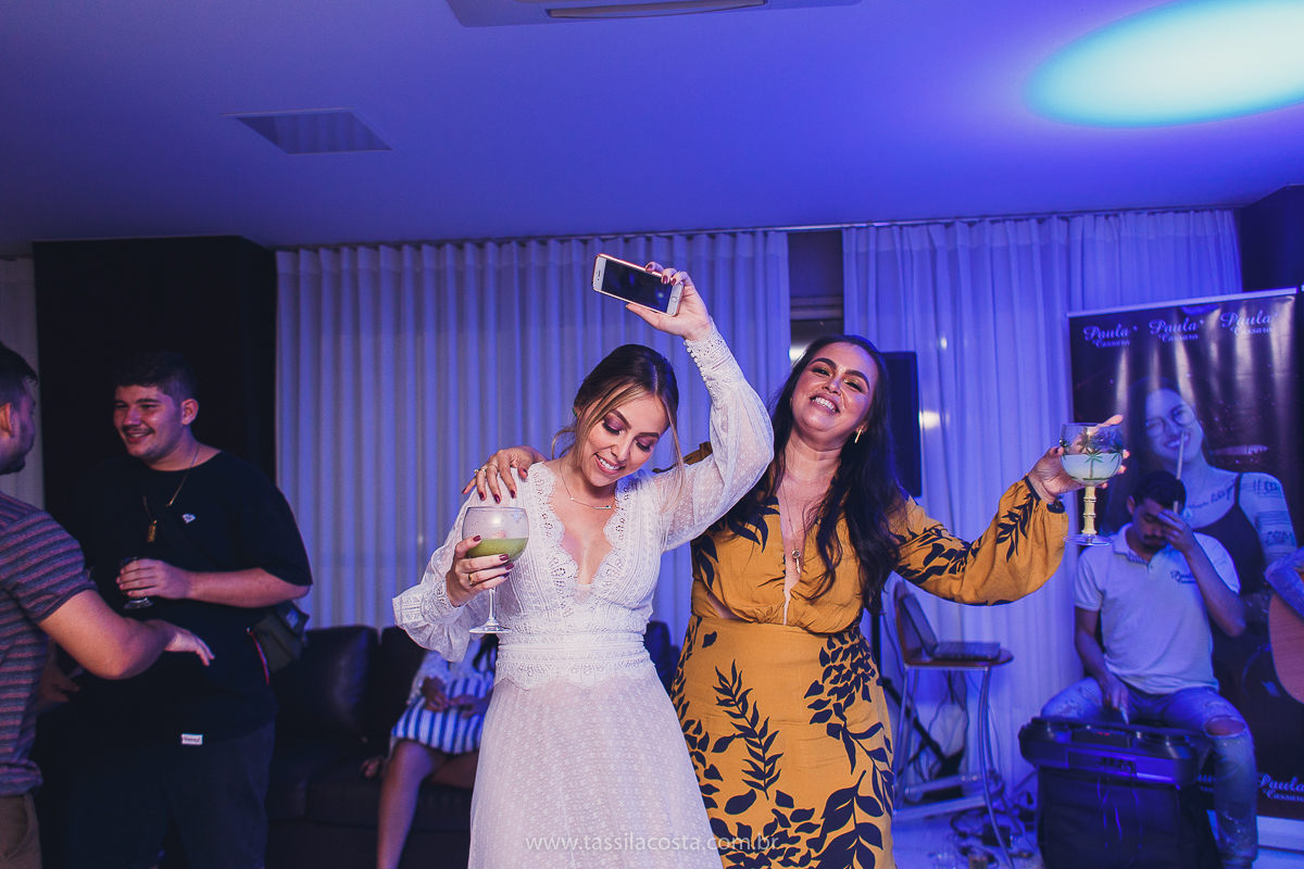 decoração linda de chá bar, Dayane e Higgor, decoração de chá bar by Tais Vaz, fotografia de chá bar by Tássila Costa, chá bar inspirado na balada Tardezinha do Thiaguinho, vestido lindo para usar no chá bar, chá bar em Vitória ES, noivos lindos em ViX