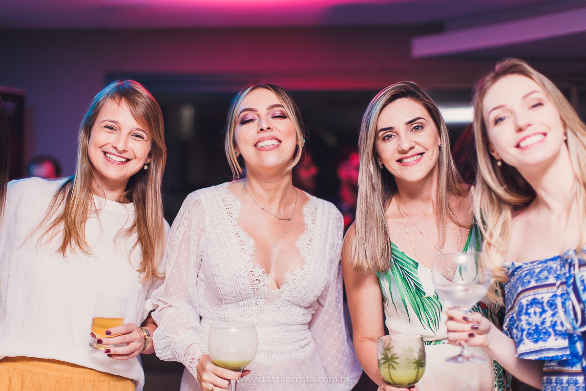 decoração linda de chá bar, Dayane e Higgor, decoração de chá bar by Tais Vaz, fotografia de chá bar by Tássila Costa, chá bar inspirado na balada Tardezinha do Thiaguinho, vestido lindo para usar no chá bar, chá bar em Vitória ES, noivos lindos em ViX