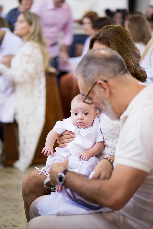 batizado do Benjamin, que ocorreu em vitória es, na paróquia são francisco de assis, na pracinha de jardim da penha, igreja católica, domingo de manhã, fotos de batizado