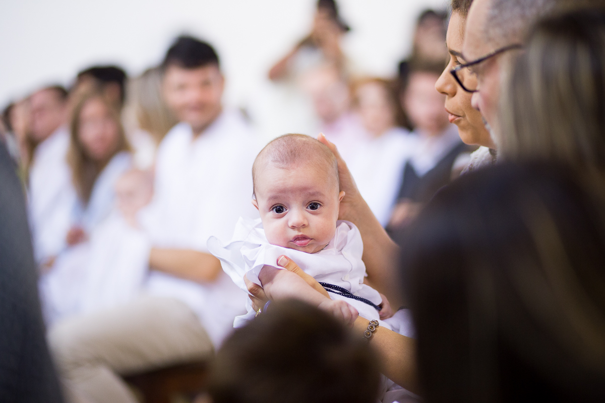 batizado do Benjamin, que ocorreu em vitória es, na paróquia são francisco de assis, na pracinha de jardim da penha, igreja católica, domingo de manhã, fotos de batizado