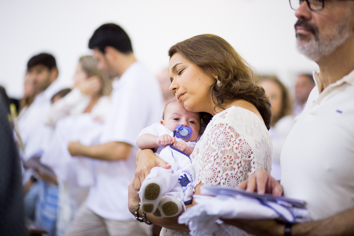 batizado do Benjamin, que ocorreu em vitória es, na paróquia são francisco de assis, na pracinha de jardim da penha, igreja católica, domingo de manhã, fotos de batizado