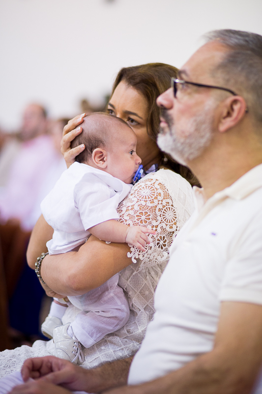 batizado do Benjamin, que ocorreu em vitória es, na paróquia são francisco de assis, na pracinha de jardim da penha, igreja católica, domingo de manhã, fotos de batizado