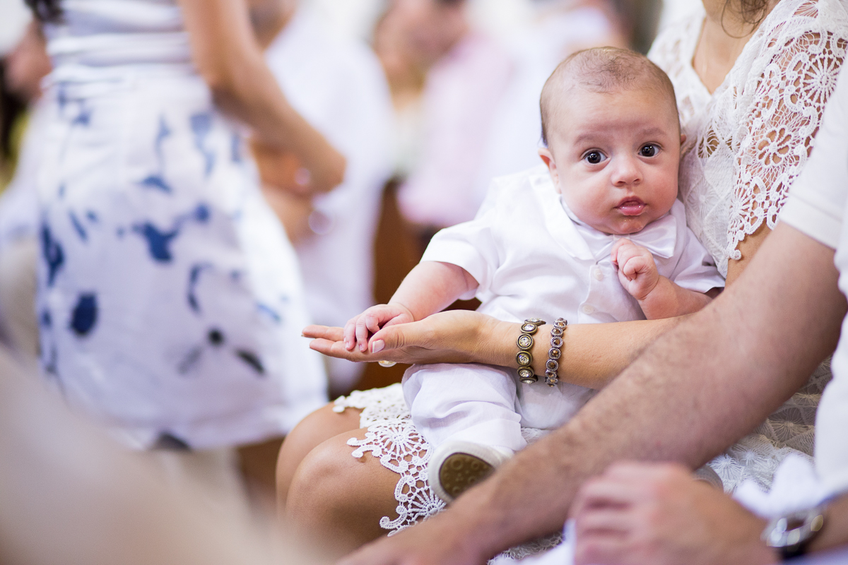 batizado do Benjamin, que ocorreu em vitória es, na paróquia são francisco de assis, na pracinha de jardim da penha, igreja católica, domingo de manhã, fotos de batizado