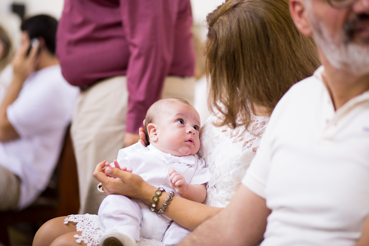 batizado do Benjamin, que ocorreu em vitória es, na paróquia são francisco de assis, na pracinha de jardim da penha, igreja católica, domingo de manhã, fotos de batizado