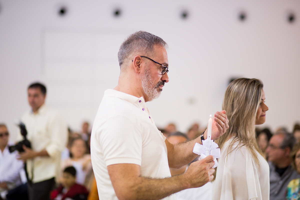 batizado do Benjamin, que ocorreu em vitória es, na paróquia são francisco de assis, na pracinha de jardim da penha, igreja católica, domingo de manhã, fotos de batizado