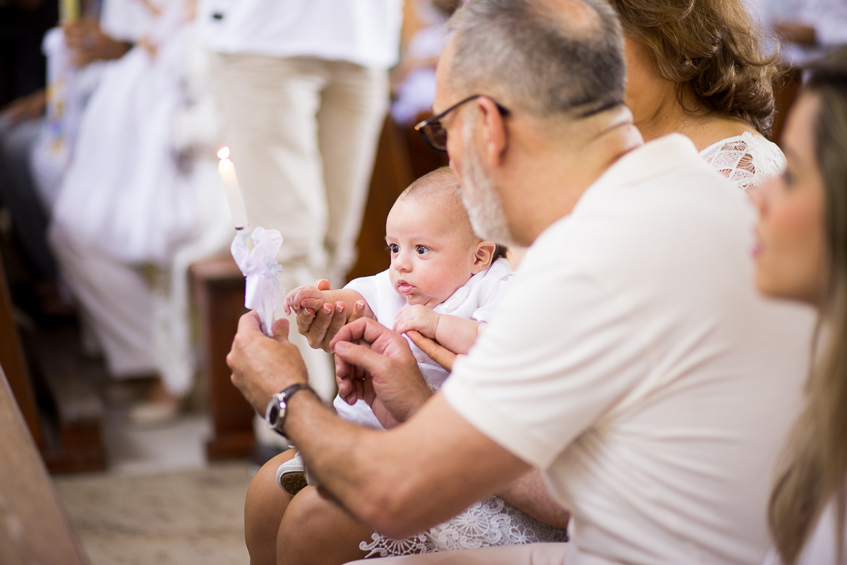 batizado do Benjamin, que ocorreu em vitória es, na paróquia são francisco de assis, na pracinha de jardim da penha, igreja católica, domingo de manhã, fotos de batizado
